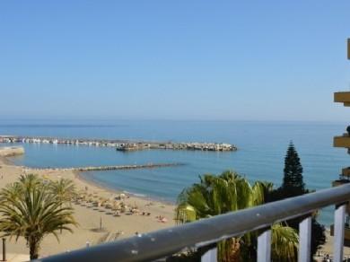 Apartamento con 3 dormitorios se vende en Marbella, Costa del Sol