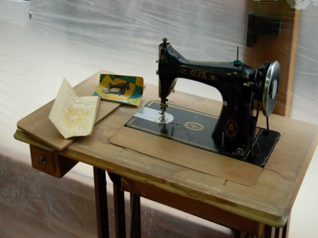 Maquina de coser ALFA del 60