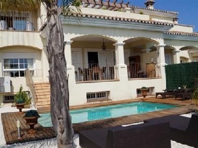 Chalet con 3 dormitorios se vende en Estepona, Costa del Sol