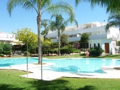 Apartamento con 2 dormitorios se vende en Marbella, Costa del Sol