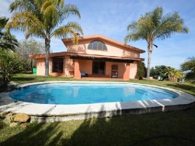 Chalet con 4 dormitorios se vende en Coin