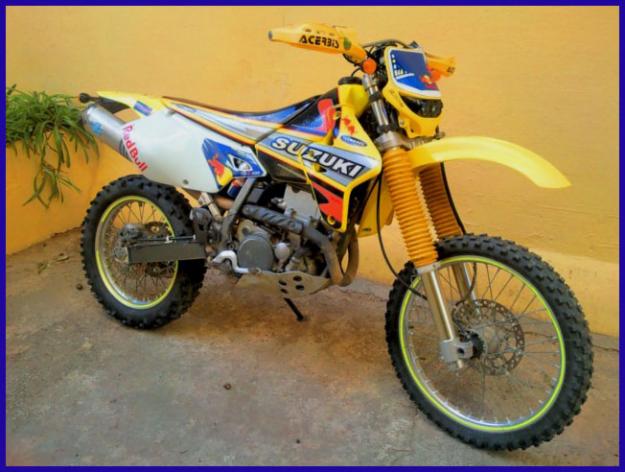 Suzuki DRZ 400 E. Red Bull.