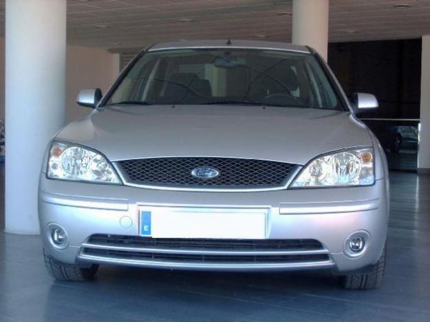 Venta de coche Ford MONDEO GHIA 130CV 6V '03 en Cambados