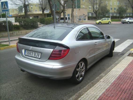 SE VENDE COCHE MERCEDES COLOR GRIS PLATA