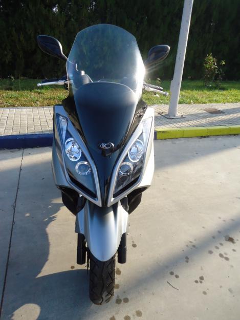 Kymco super dink 125 año 2011  con 5.800 km