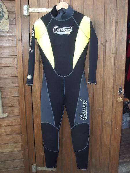 VENDO 3 TRAJES DE BUCEO