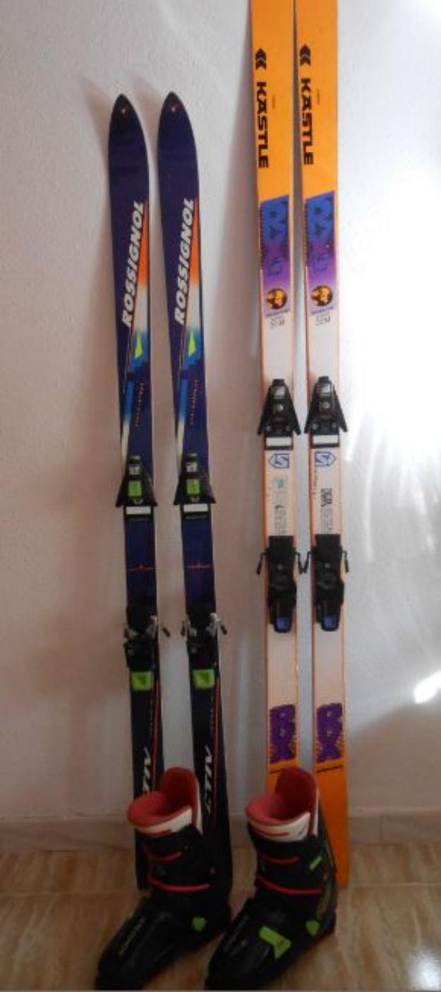 2 pares de esquís + botas
