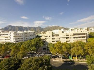 Apartamento con 3 dormitorios se vende en Marbella, Costa del Sol