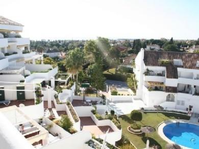 Apartamento con 3 dormitorios se vende en Marbella, Costa del Sol