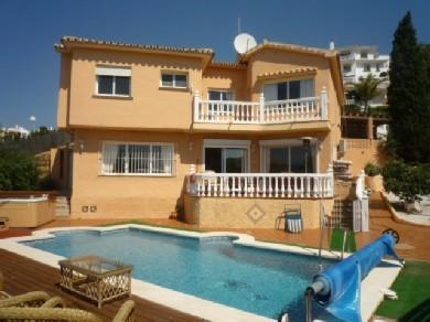 Chalet con 5 dormitorios se vende en Mijas Costa, Costa del Sol