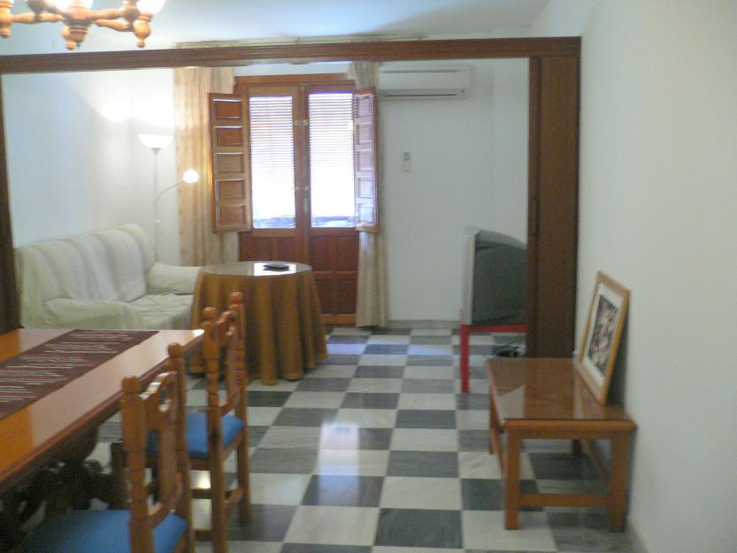 Apartamento amplio, amueblado