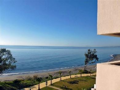 Apartamento con 2 dormitorios se vende en Estepona, Costa del Sol