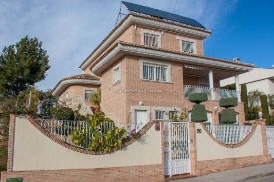 5 Dormitorio Chalet En Venta en Montserrat, Valencia