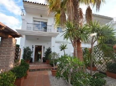 Chalet con 3 dormitorios se vende en Estepona, Costa del Sol