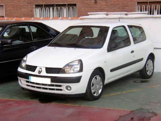 Comprar coche Renault Clio 1.5 DCi 65cv Pack Authentique '03 en Madrid