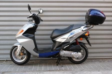 SE VENDE DAELIM S-FIVE 50CC