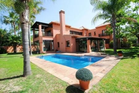 Villas a la venta en Puerto Banús Costa del Sol