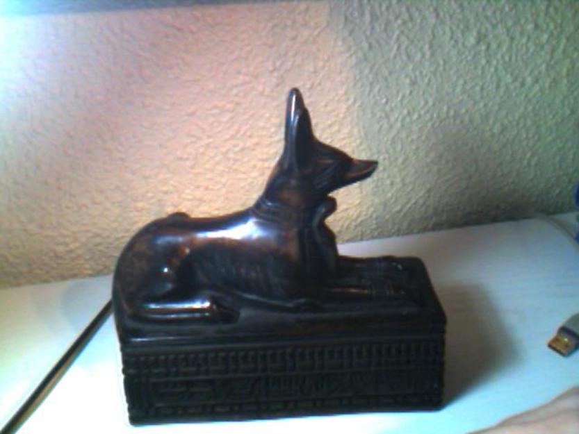 Vendo figura de Anubis