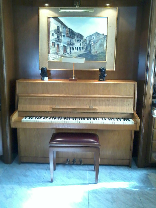 Piano Rösler vertical 1200 euros