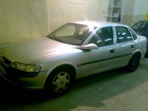 opel vectra 1.8 16v. perfecto estado impecable todas €1800 las revisiones echas correas ca