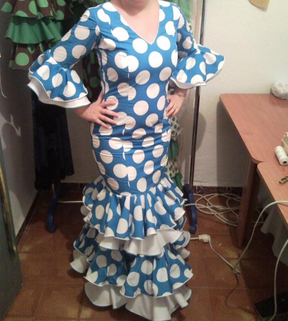 se vende traje de flamenca