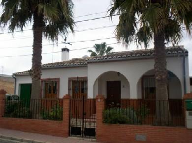 Chalet con 4 dormitorios se vende en Mollina