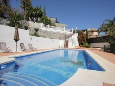 Chalet con 6 dormitorios se vende en Marbella, Costa del Sol