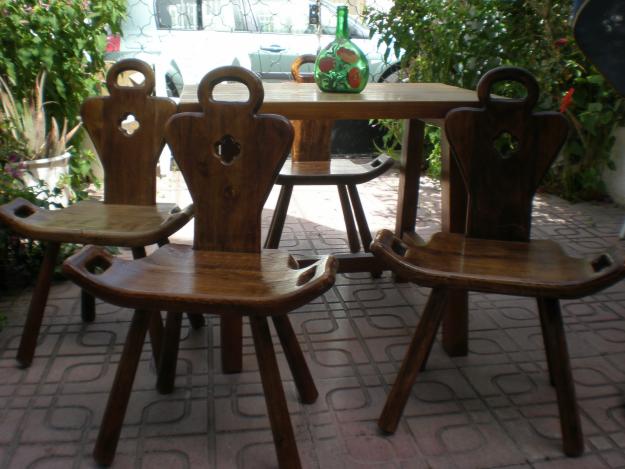 mesa de madera y 4 sillas