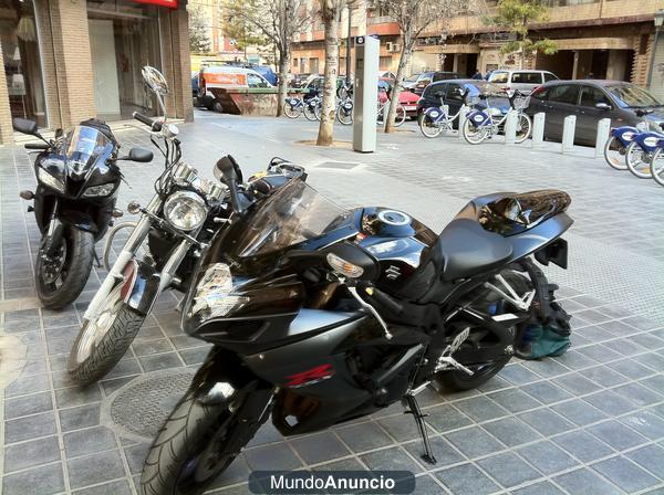 suzuki gsrx 600 negra