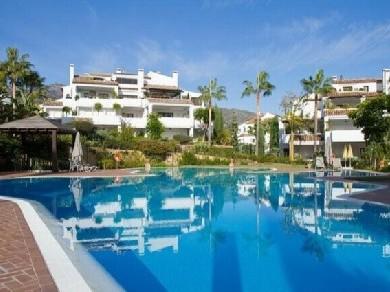 Apartamento con 3 dormitorios se vende en Marbella, Costa del Sol