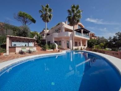 Chalet con 5 dormitorios se vende en Marbella, Costa del Sol