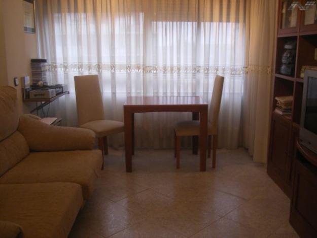 PARTICULAR, VENDE PISO MUY REFORMADO EN LAS AGUILAS