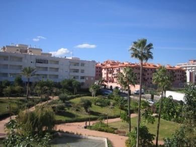 Apartamento con 3 dormitorios se vende en Estepona, Costa del Sol