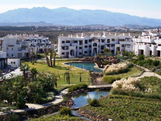 BAJO CON JARDÍN VISTAS PISCINA