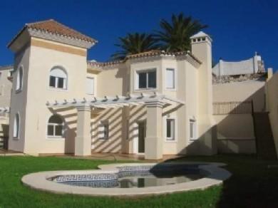 Chalet con 4 dormitorios se vende en Fuengirola, Costa del Sol