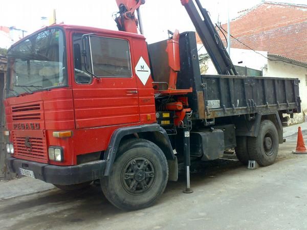 PEGASO 1217 CON GRUA