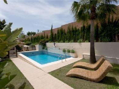 Chalet con 4 dormitorios se vende en Estepona, Costa del Sol