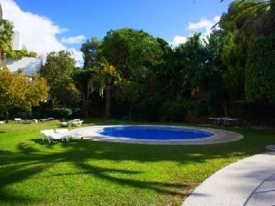 Apartamento con 2 dormitorios se vende en Marbella, Costa del Sol