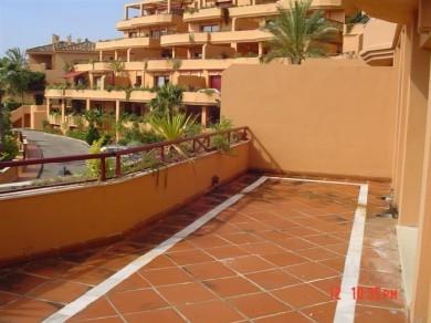 Apartamento con 3 dormitorios se vende en Estepona, Costa del Sol