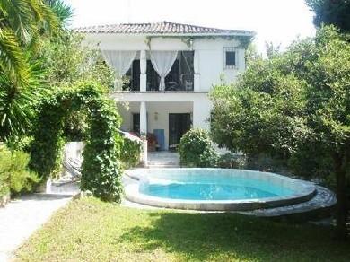 Chalet con 4 dormitorios se vende en Marbella, Costa del Sol