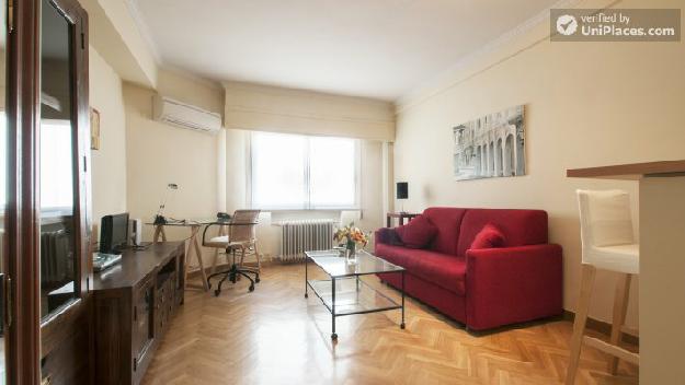 Beautiful studio apartment in appealing Salamanca