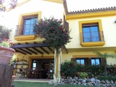 Chalet con 4 dormitorios se vende en Marbella, Costa del Sol