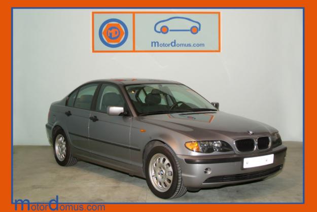 BMW 318 iA NAV + PDC + TECHO + EXTRAS