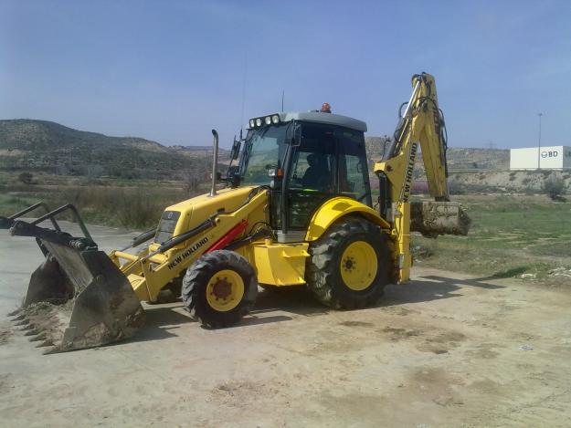 Autonomo vende RetroExcavadora New Holland LB110.B