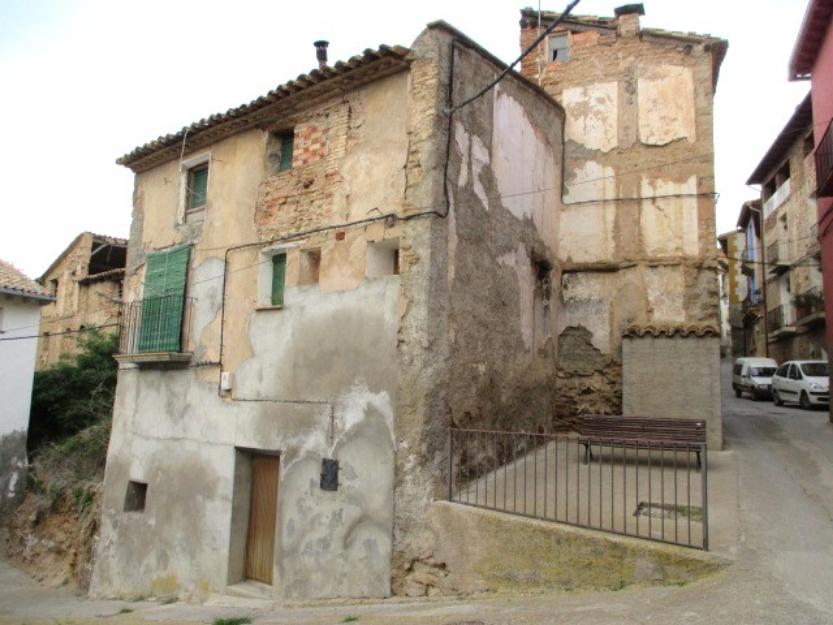 Casa de pueblo habitable en sierra de guara pirineo de huesca