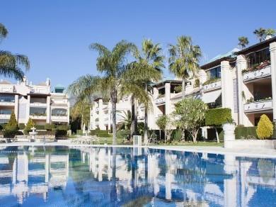 Apartamento con 4 dormitorios se vende en Marbella, Costa del Sol