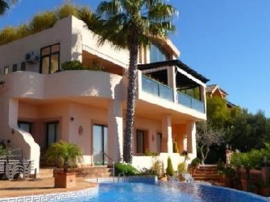 Chalet con 5 dormitorios se vende en Marbella, Costa del Sol