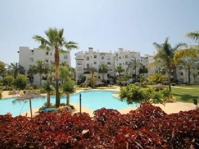 Apartamento con 2 dormitorios se vende en Estepona, Costa del Sol