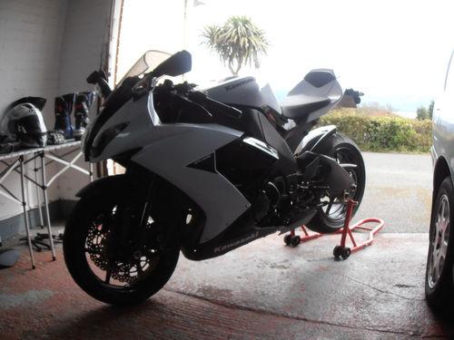 2010 KAWASAKI ZX 1000 E9F WHITE