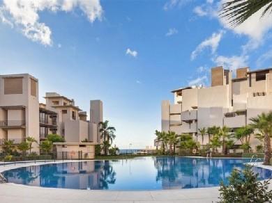 Apartamento con 2 dormitorios se vende en Estepona, Costa del Sol